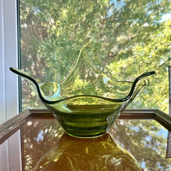 Vintage Viking Glass Handkerchief Bowl – Hand Blown Four-Point Art Glass - Picture 3 of 10